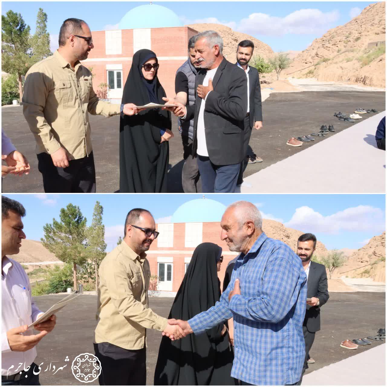 تجلیل از بازنشستگان شهرداری جاجرم در تنگه گزی